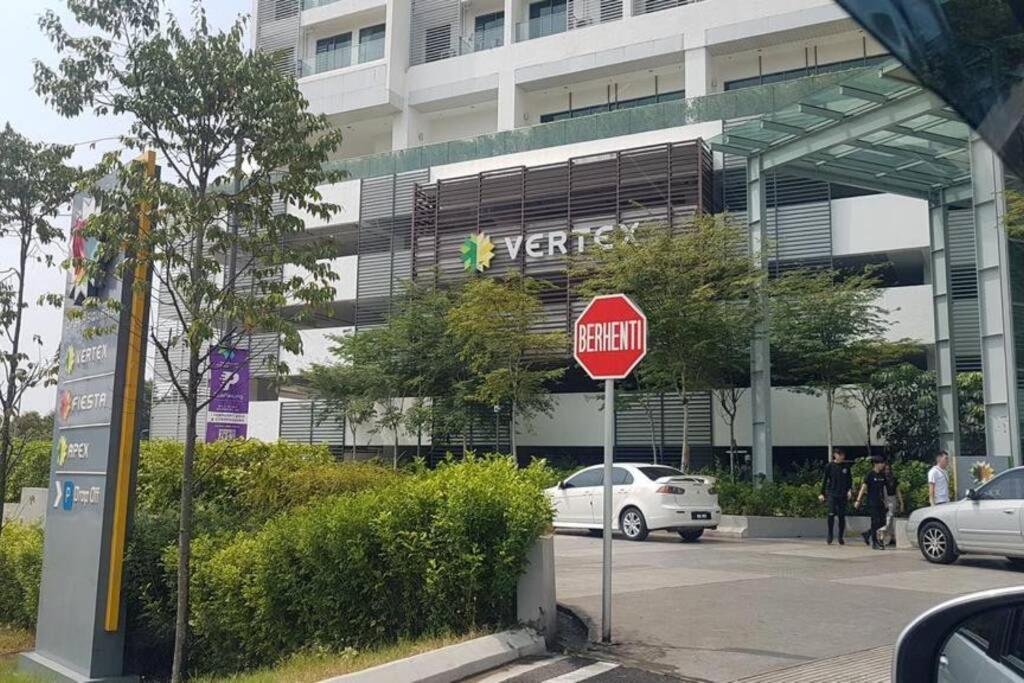 Cybersquare Lakeview With Netflix And Disney Hotstar Cyberjaya Esterno foto