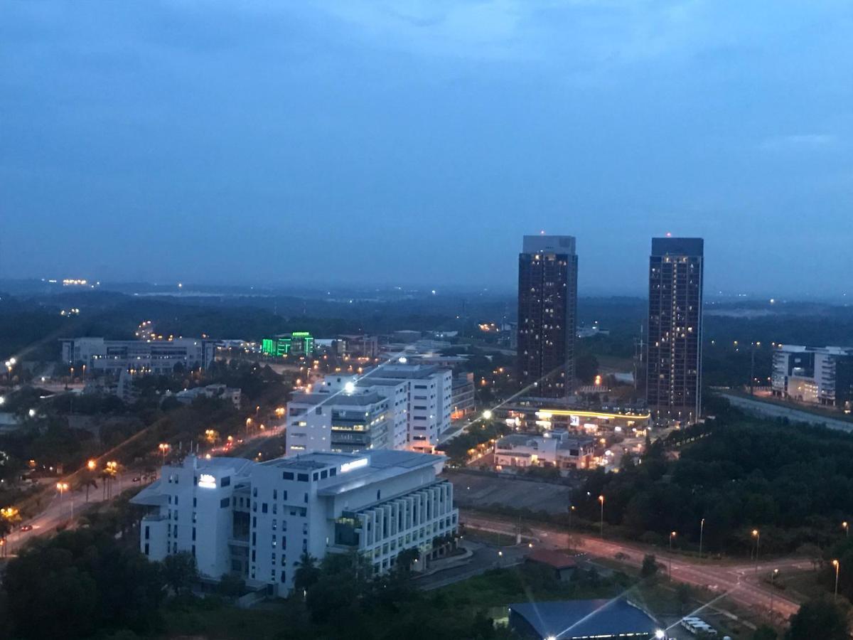 Cybersquare Lakeview With Netflix And Disney Hotstar Cyberjaya Esterno foto